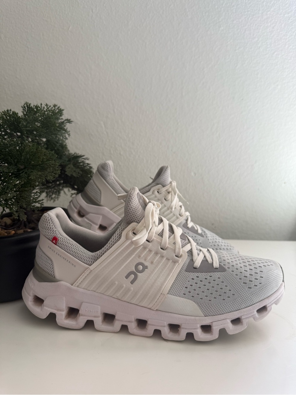 On running cloudswift Women size 8.5 Light Gray and White Cloud Running Shoe - Picture 2 of 10